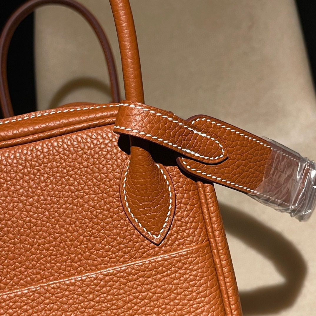 Hermès Lindy 26 Clemence leather view 4
