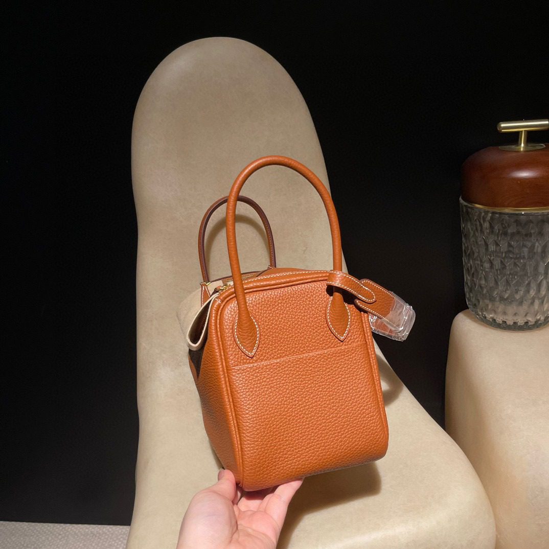 Hermès Lindy 26 Clemence leather view 5