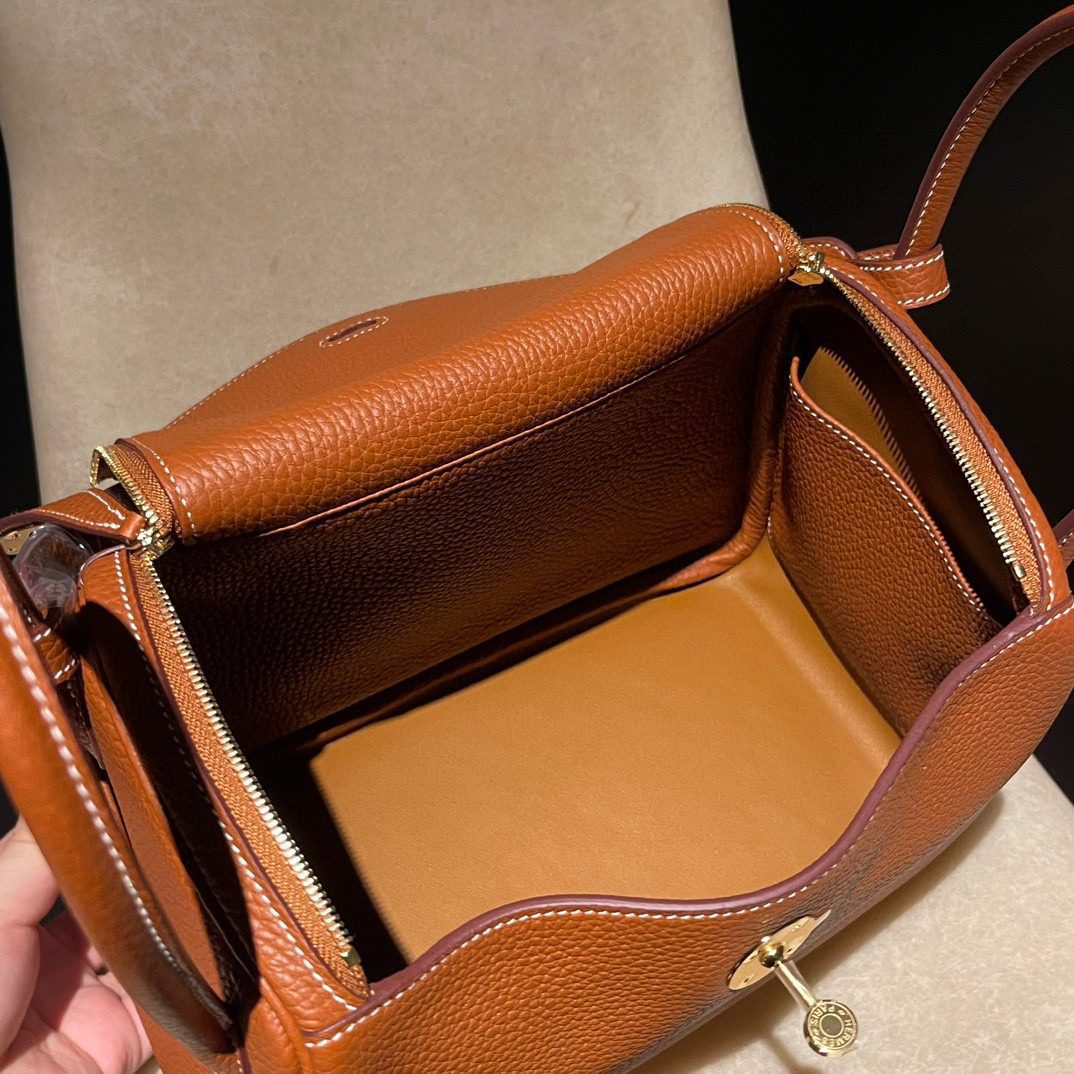 Hermès Lindy 26 Clemence leather view 6