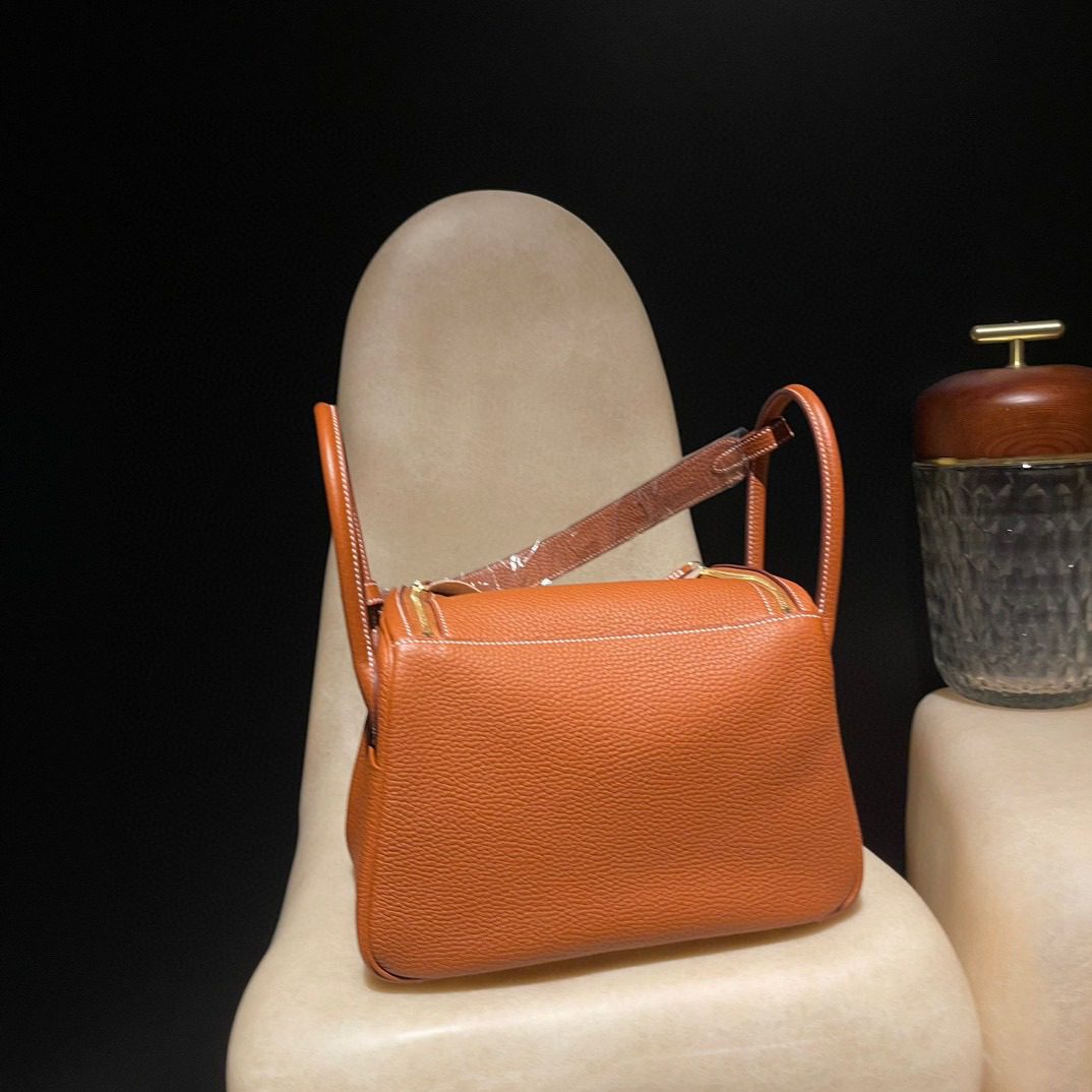 Hermès Lindy 26 Clemence leather view 7