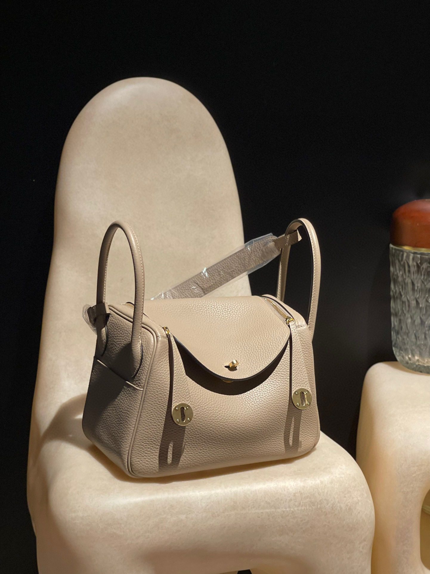 Hermès Lindy 26 Clemence leather view 1