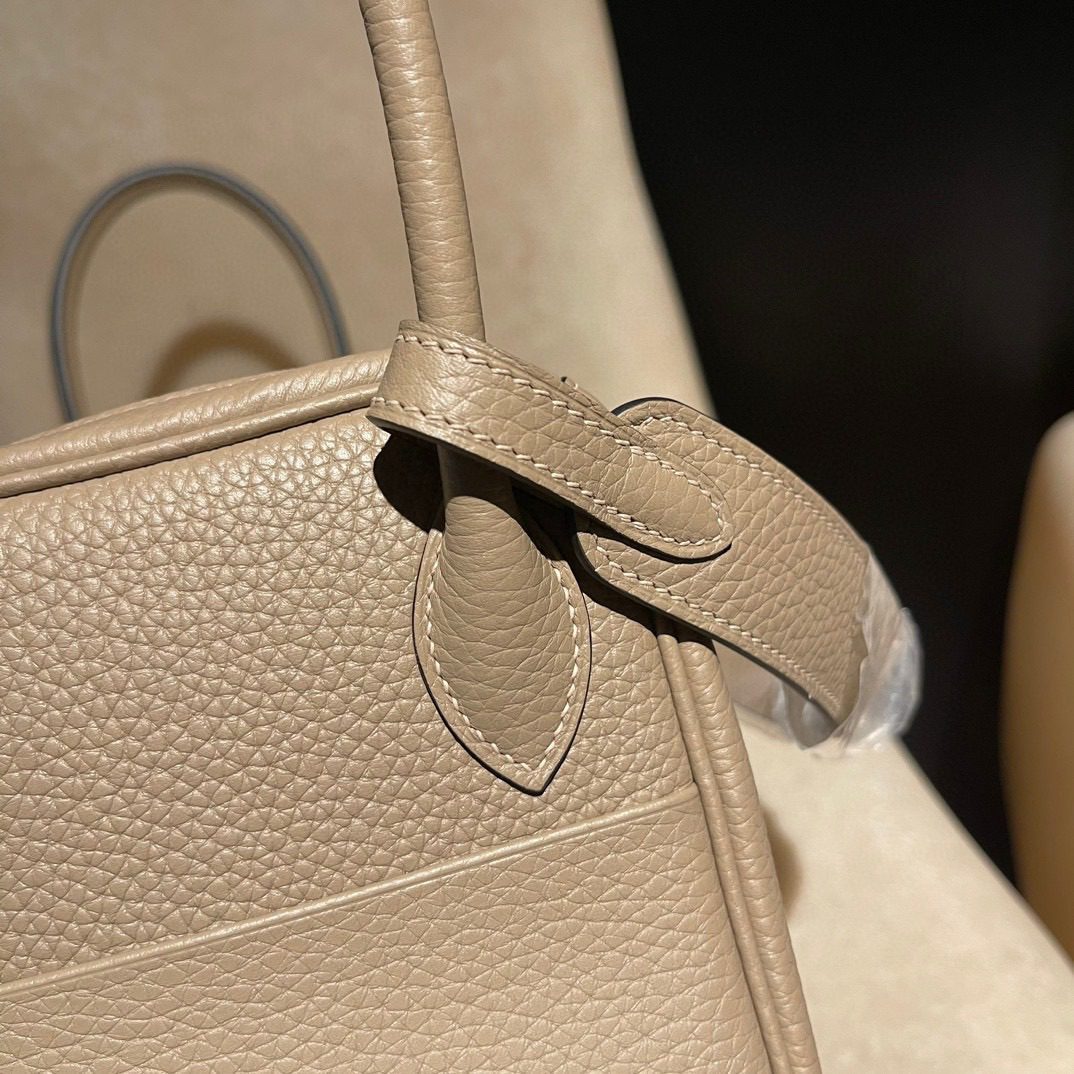 Hermès Lindy 26 Clemence leather view 7