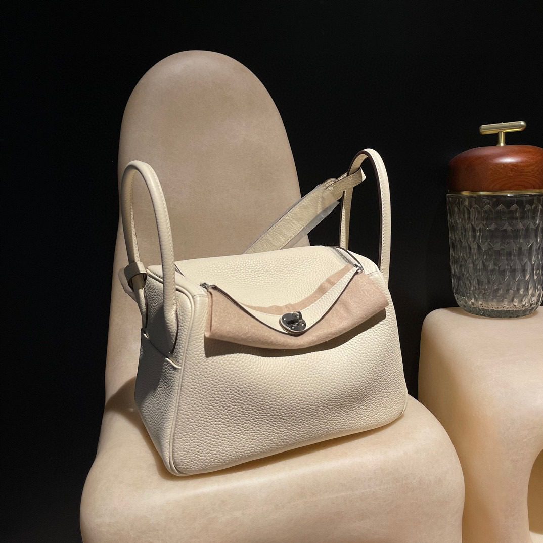 Hermès Lindy 26 :I2 Clemence leather view 1
