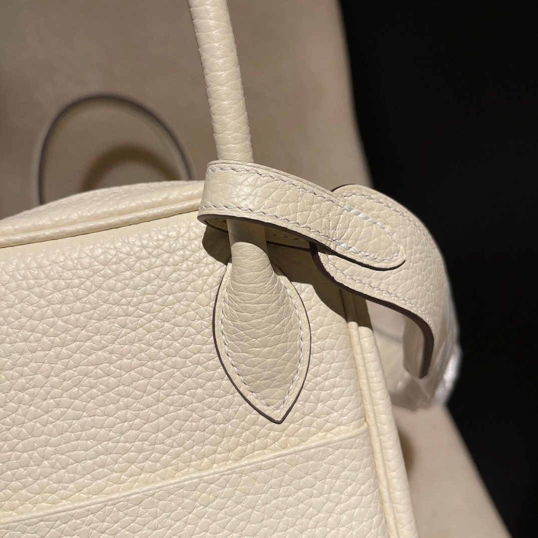 Hermès Lindy 26 :I2 Clemence leather view 3