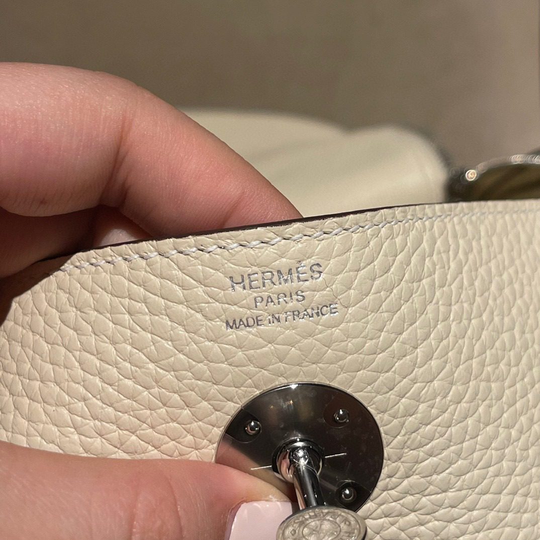 Hermès Lindy 26 :I2 Clemence leather view 5