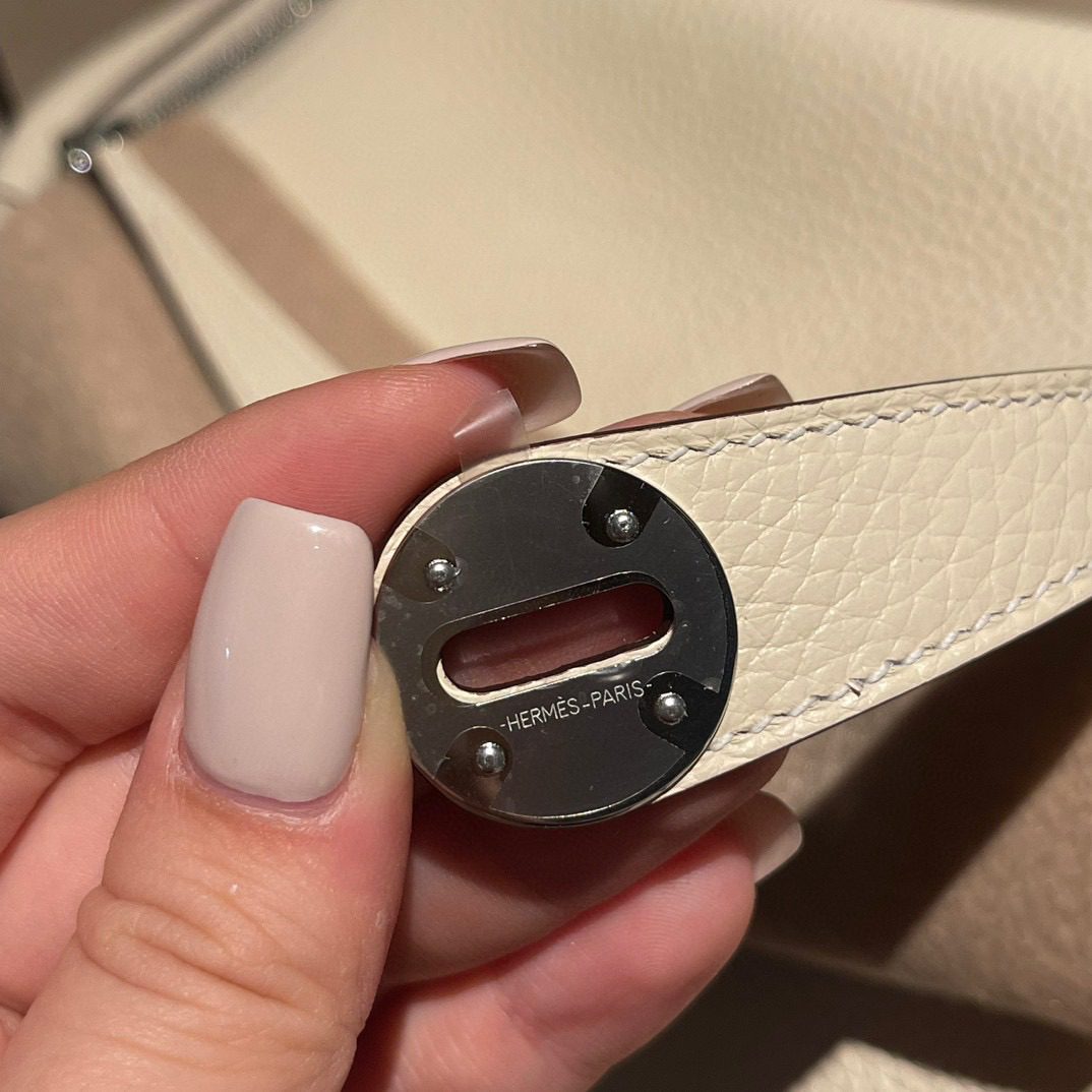 Hermès Lindy 26 :I2 Clemence leather view 7