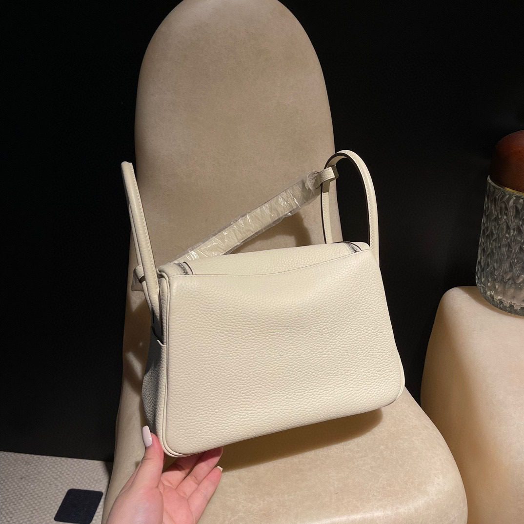 Hermès Lindy 26 :I2 Clemence leather view 8