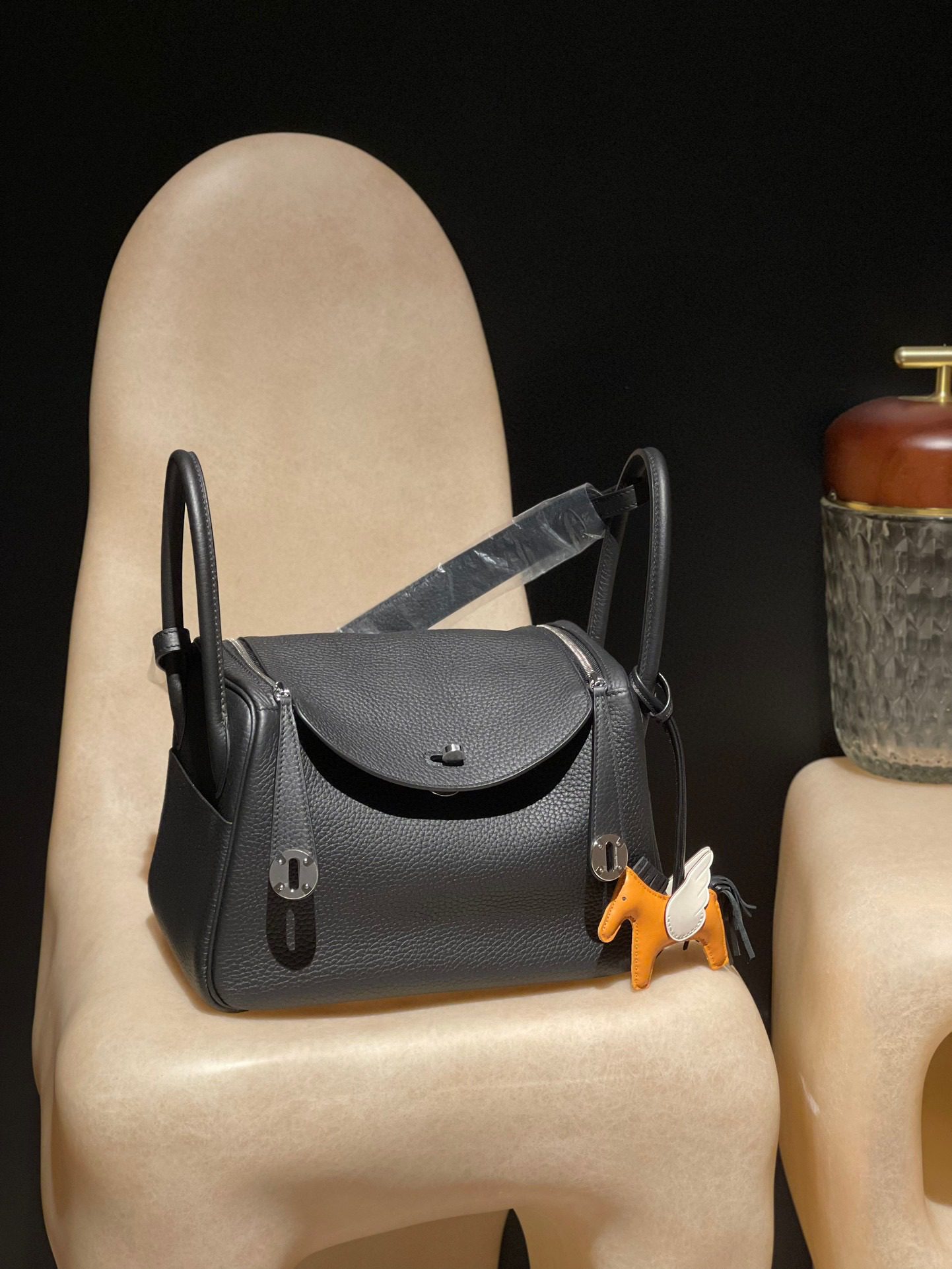 Hermès Lindy 26 Clemence leather view 1