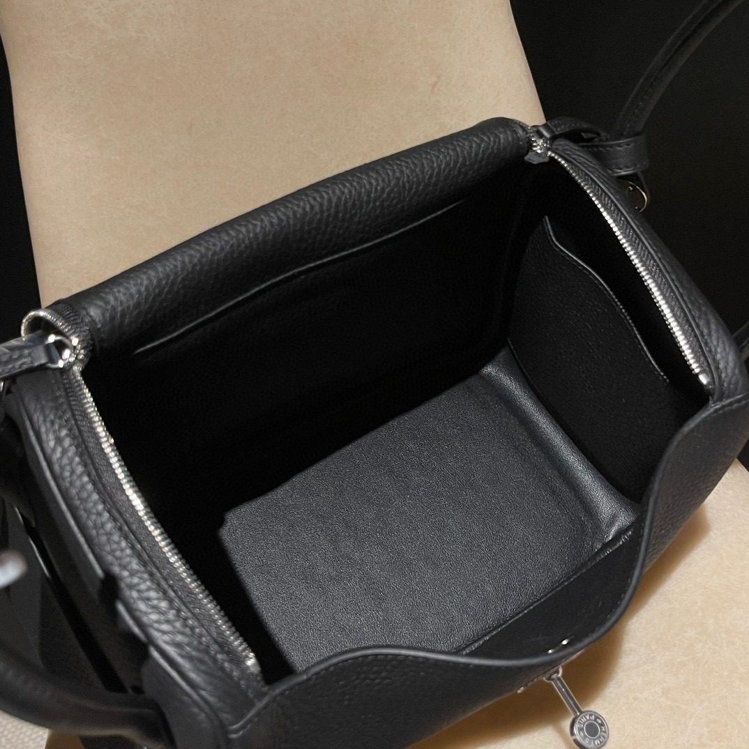 Hermès Lindy 26 Clemence leather view 7