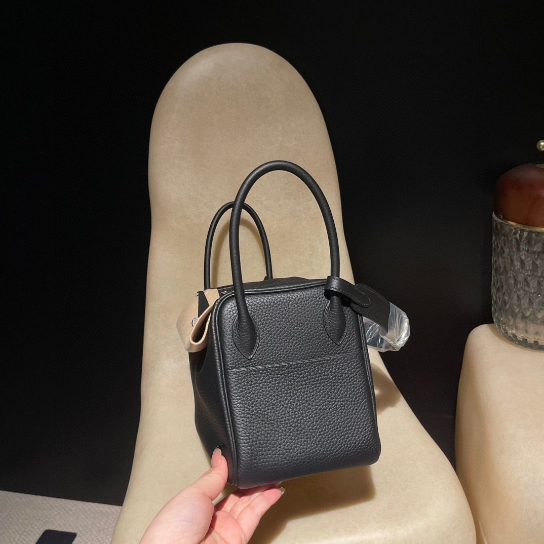 Hermès Lindy 26 Clemence leather view 8