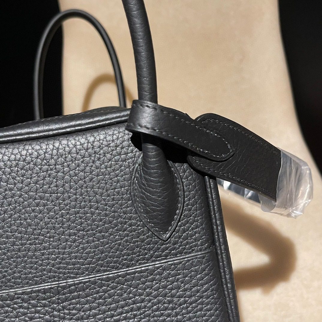 Hermès Lindy 26 Clemence leather view 9