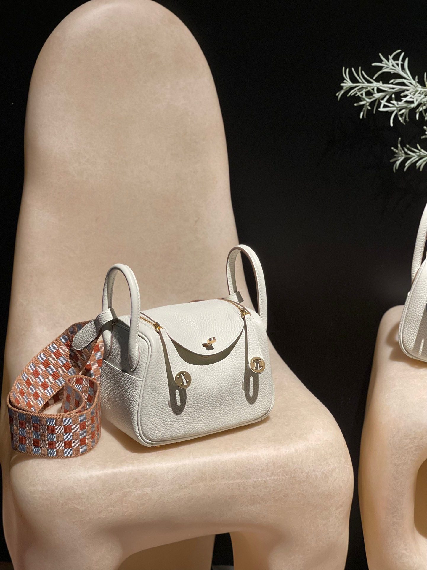 Hermès Mini Lindy :0T Clemence leather view 1