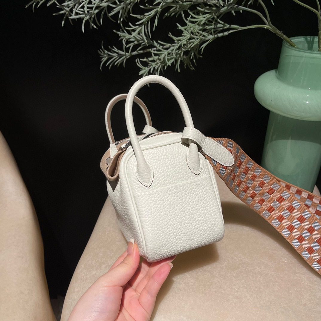Hermès Mini Lindy :0T Clemence leather view 3