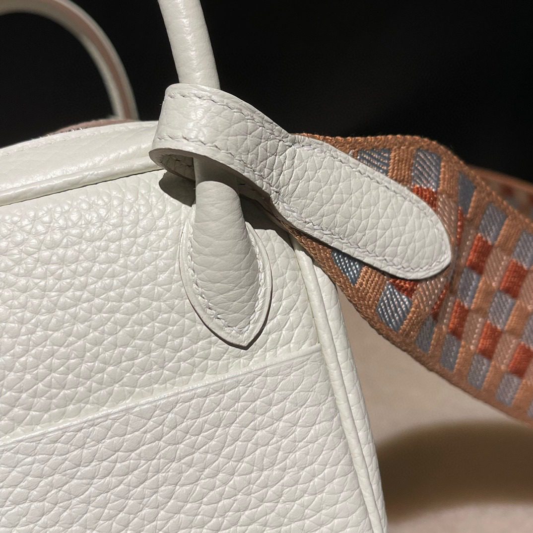 Hermès Mini Lindy :0T Clemence leather view 4