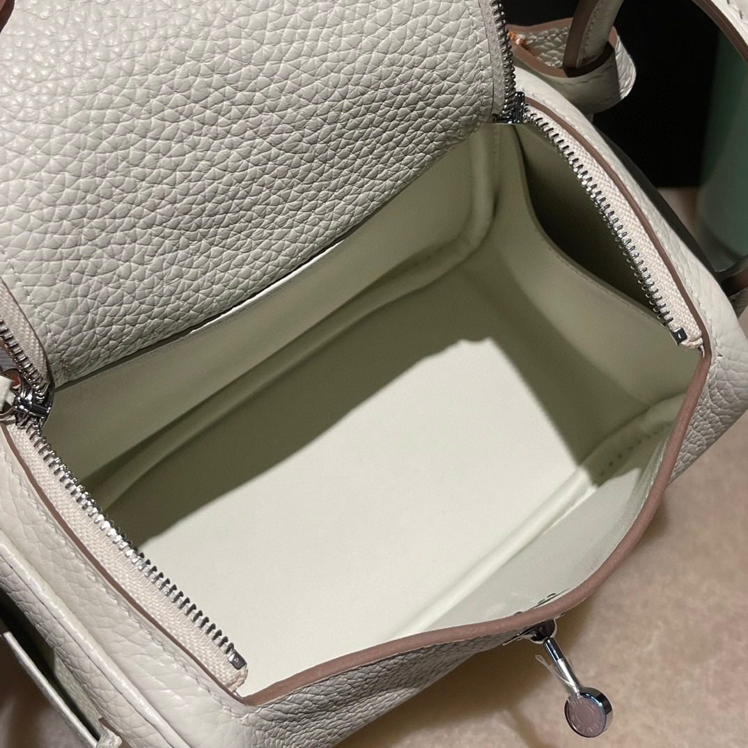 Hermès Mini Lindy :0T Clemence leather view 6