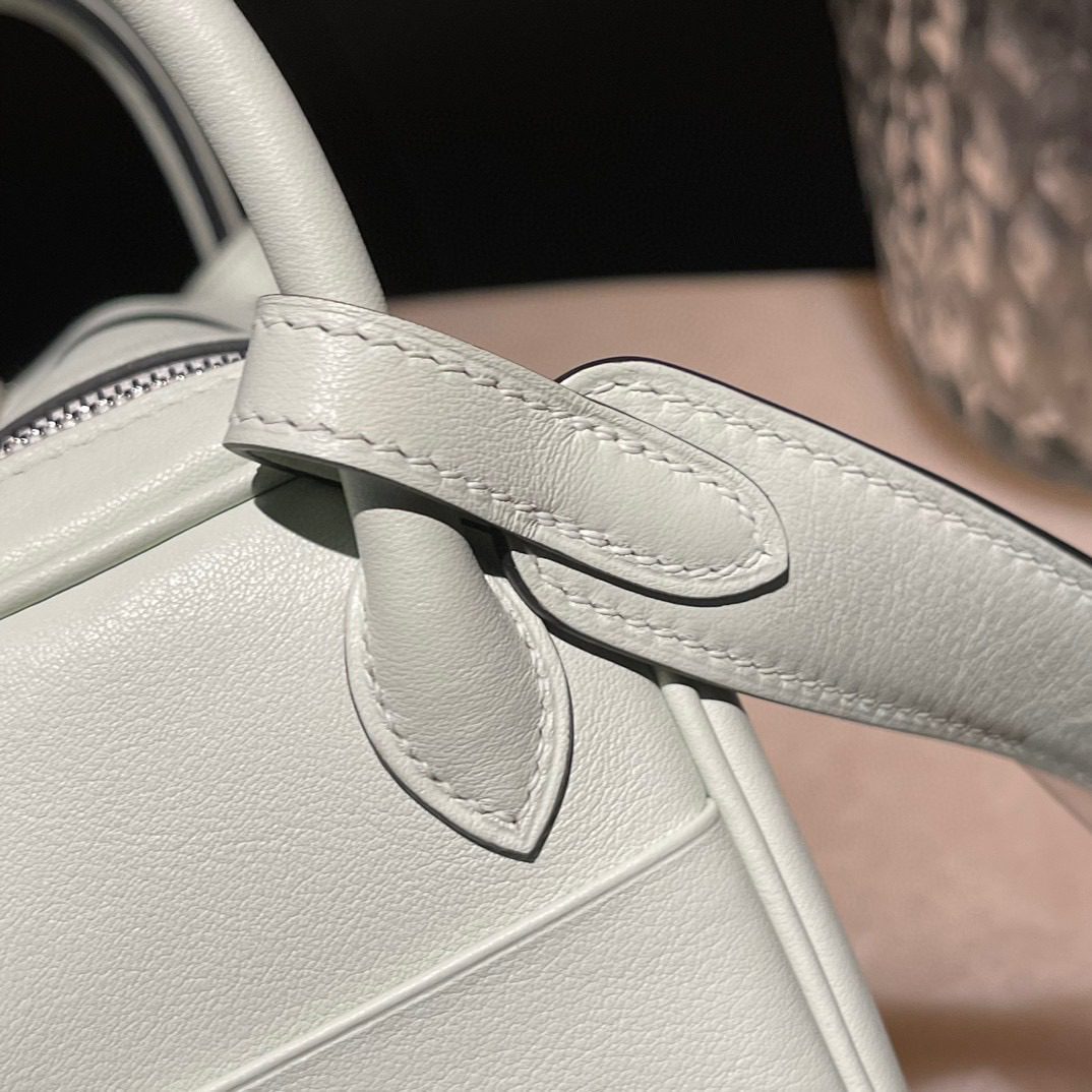 Hermès Mini Lindy :0S Swift leather view 7