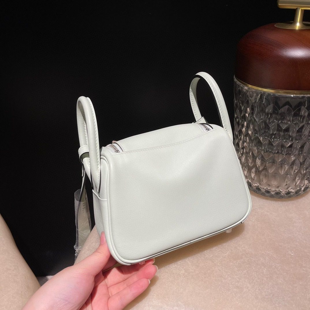 Hermès Mini Lindy :0S Swift leather view 8