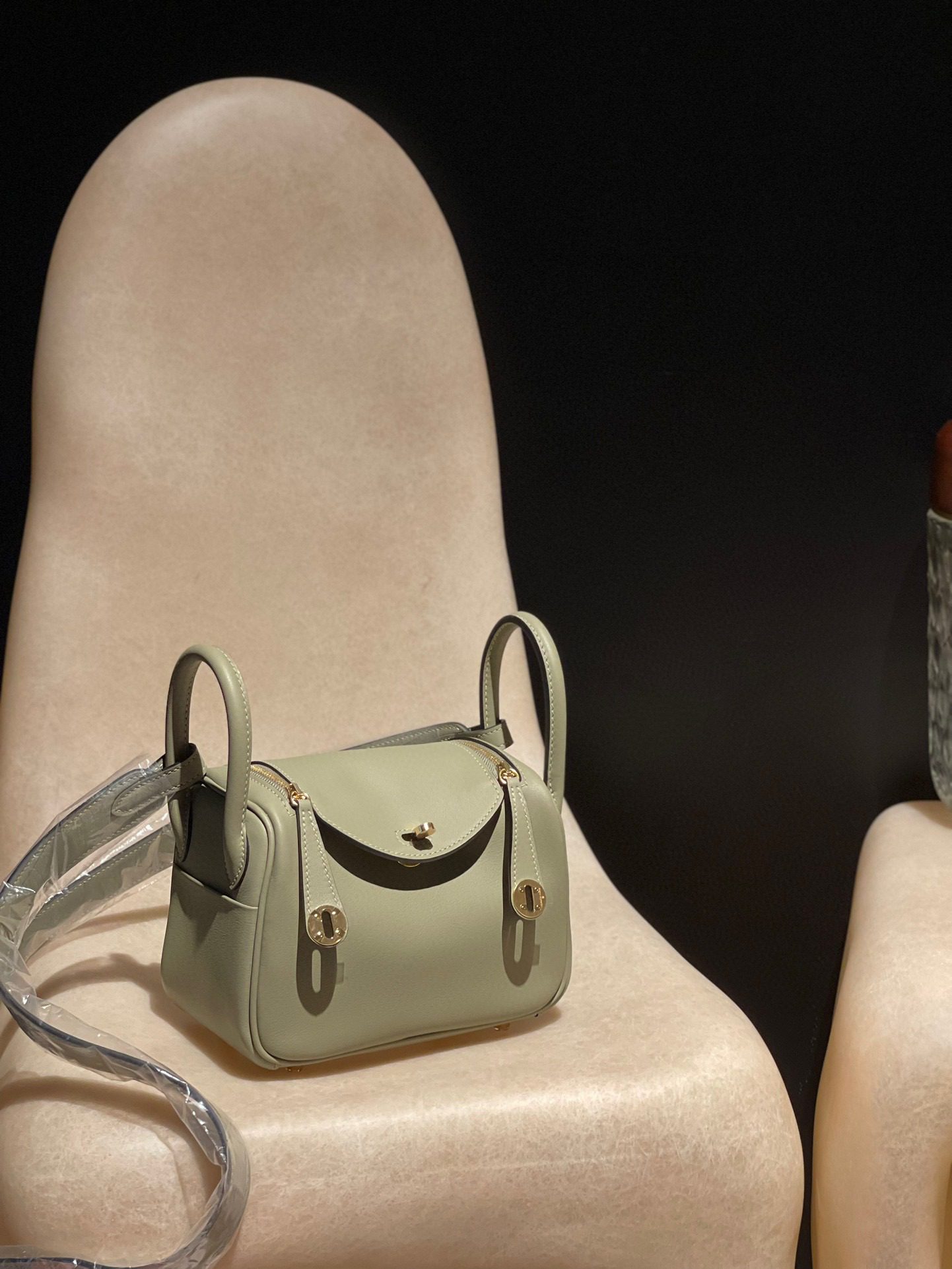 Hermès Mini Lindy :Q1 Swift leather view 1