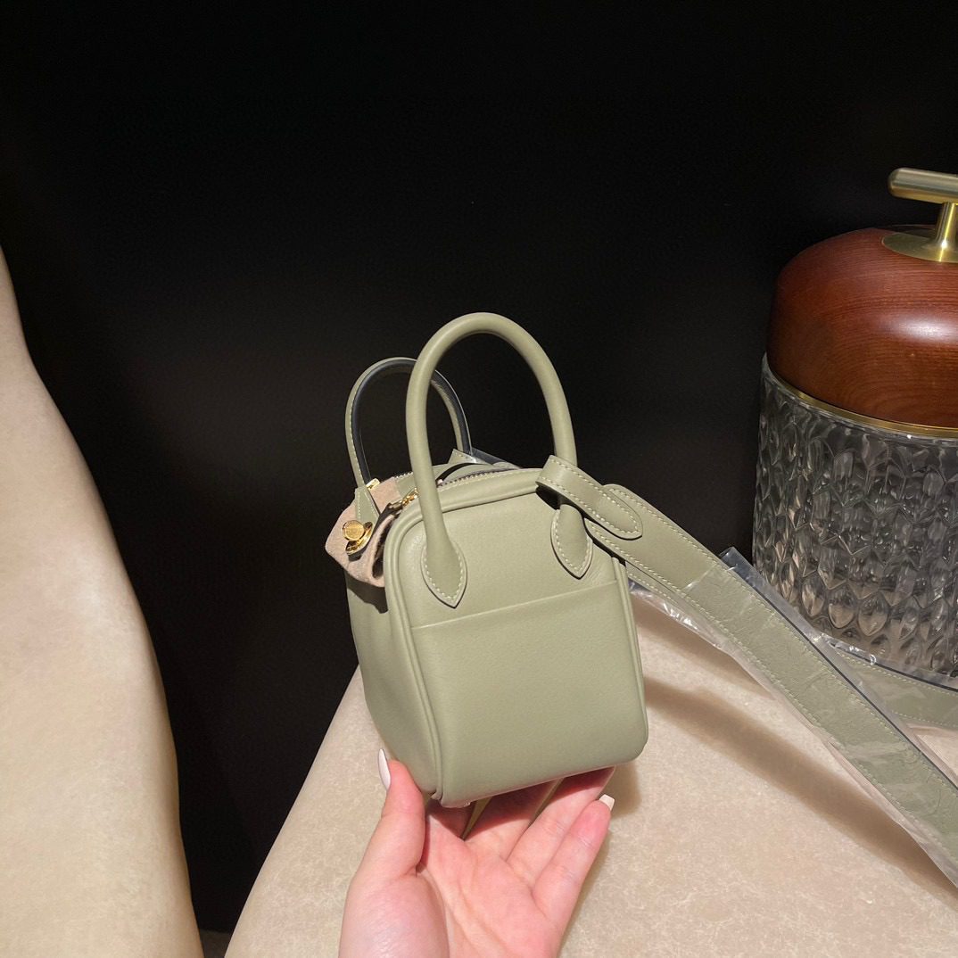 Hermès Mini Lindy :Q1 Swift leather view 5