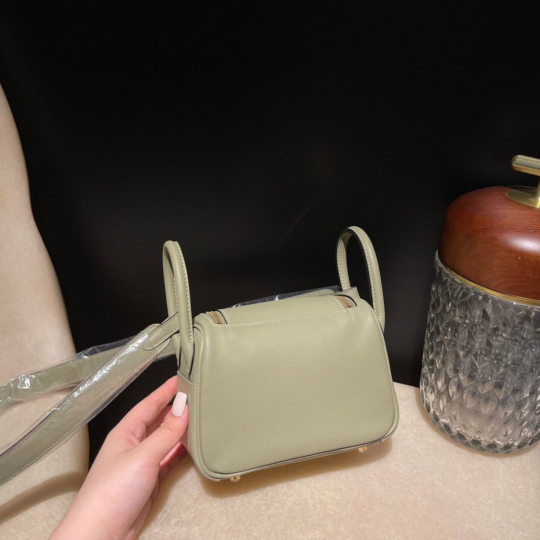 Hermès Mini Lindy :Q1 Swift leather view 6