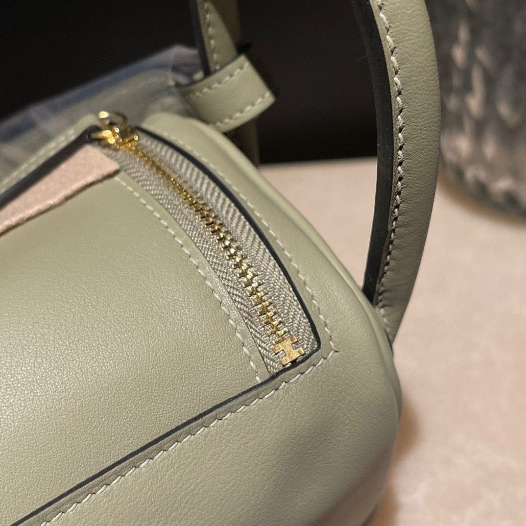 Hermès Mini Lindy :Q1 Swift leather view 9