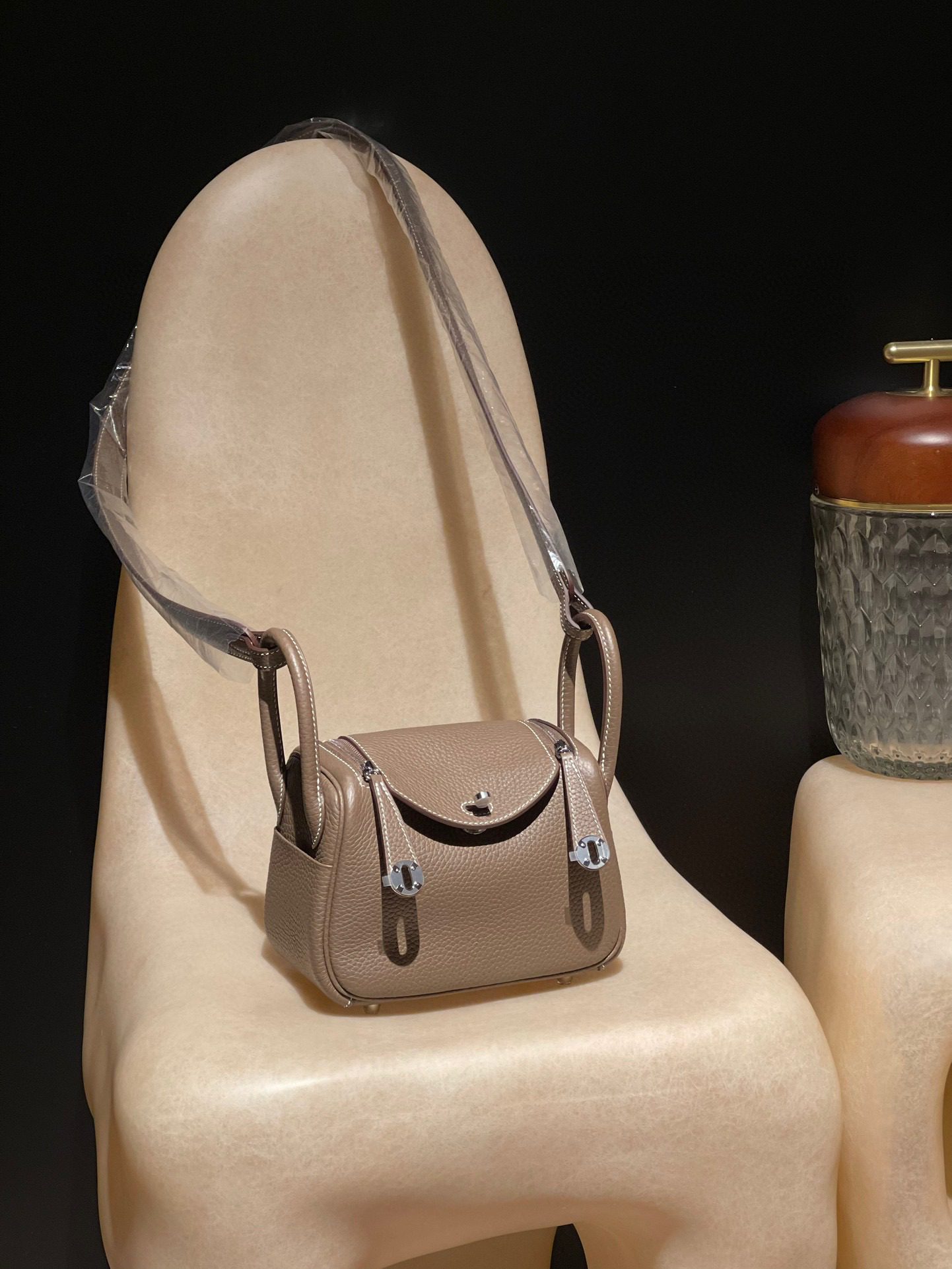 Hermès Mini Lindy Clemence leather view 1