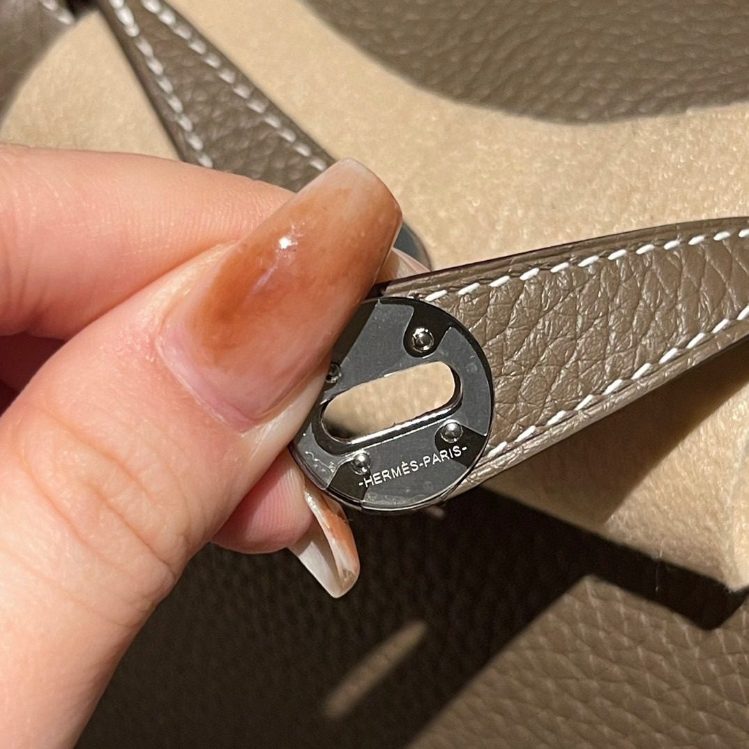 Hermès Mini Lindy Clemence leather view 4