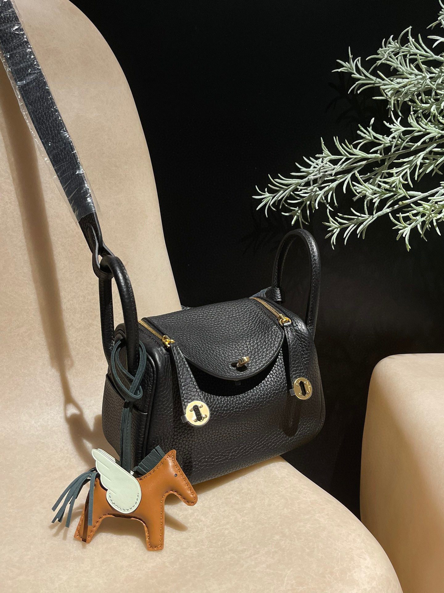 Hermès Mini Lindy Clemence leather view 1