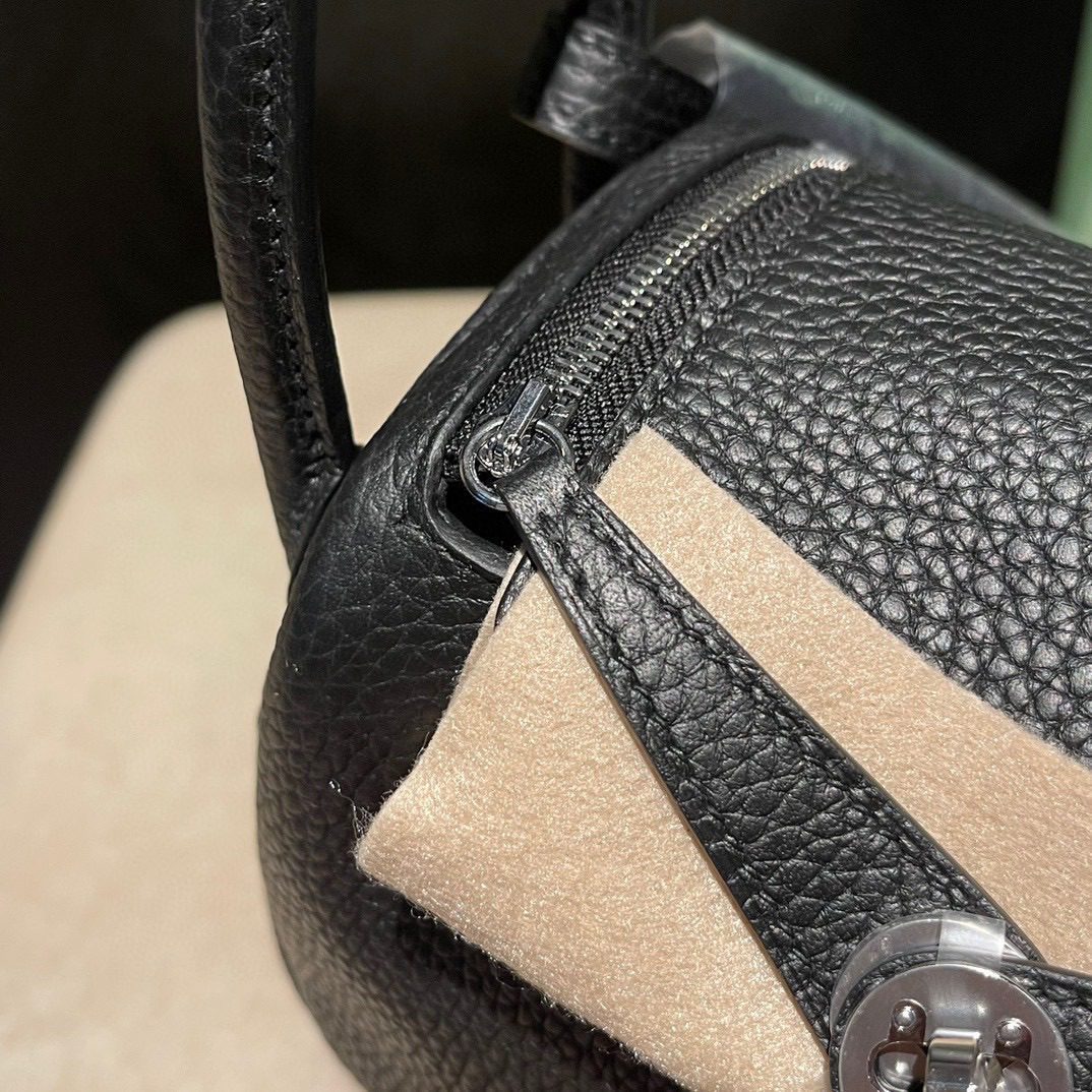 Hermès Mini Lindy Clemence leather view 4