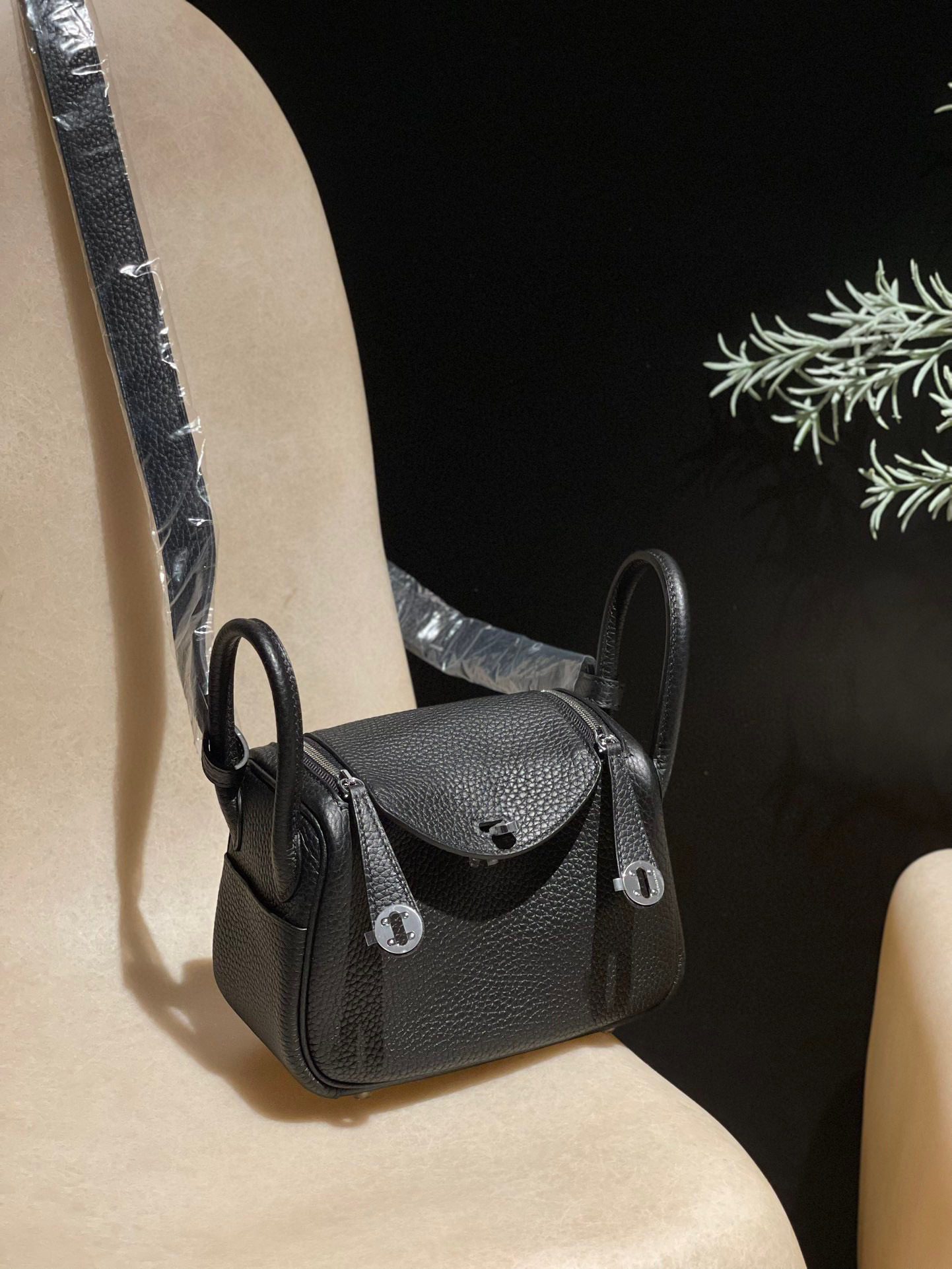 Hermès Mini Lindy Clemence leather view 9