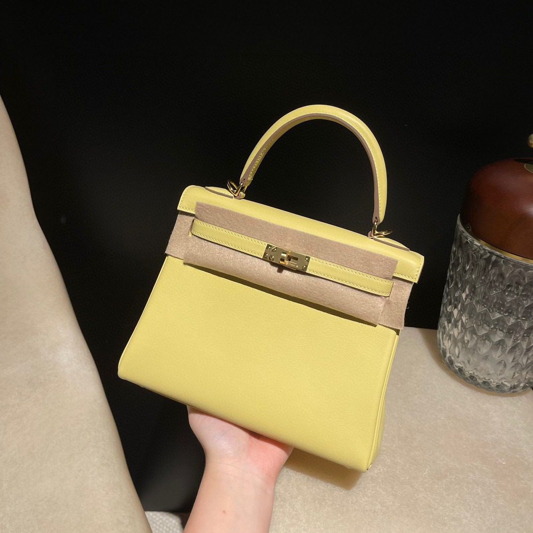 Hermès Kelly 25 :1Z Swift leather view 2