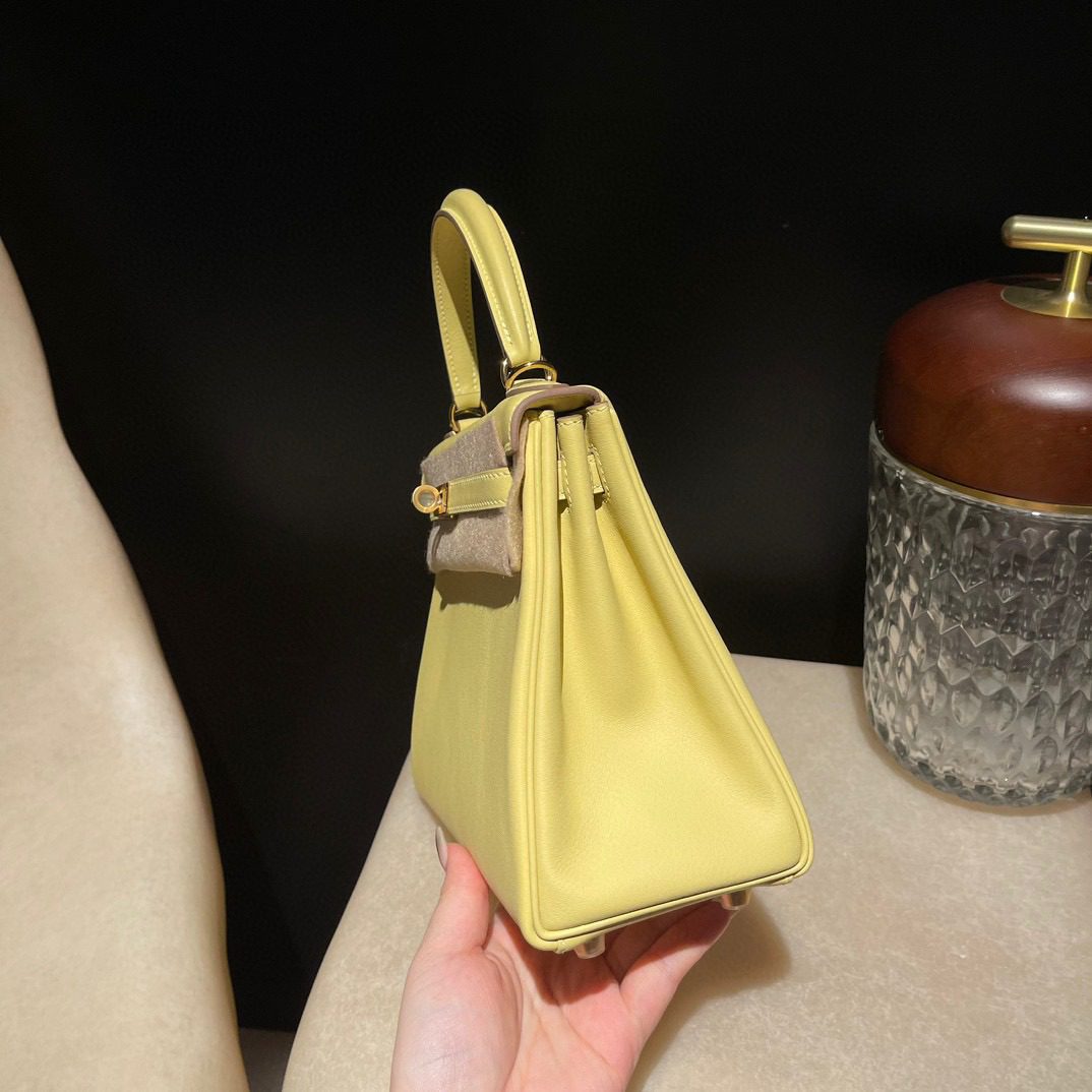 Hermès Kelly 25 :1Z Swift leather view 3
