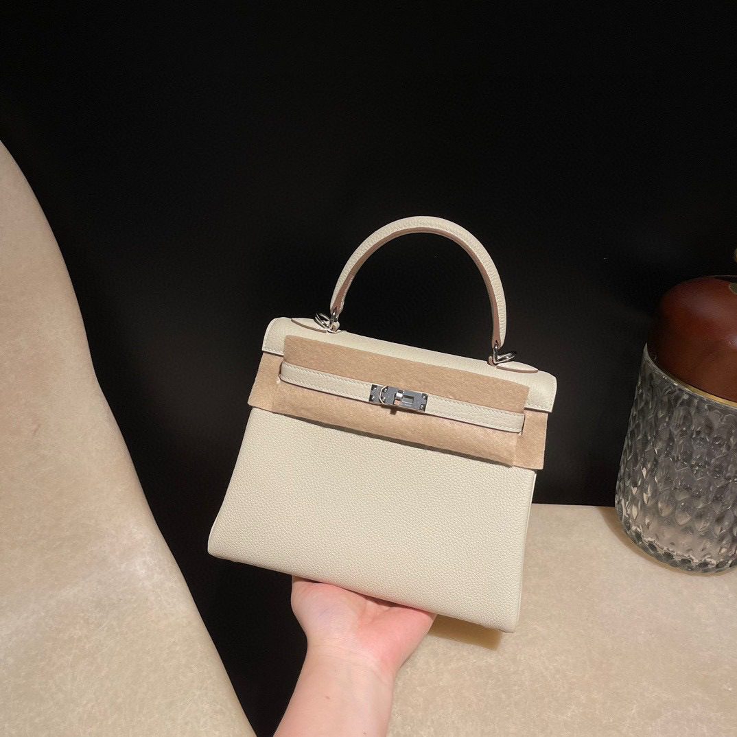 Hermès Kelly 25 Togo leather view 2
