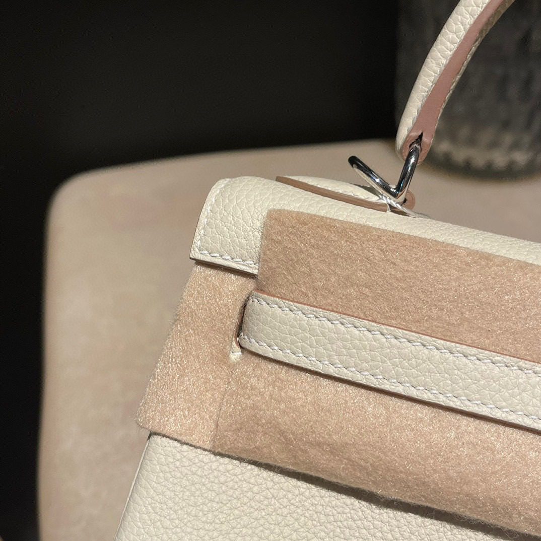 Hermès Kelly 25 Togo leather view 3