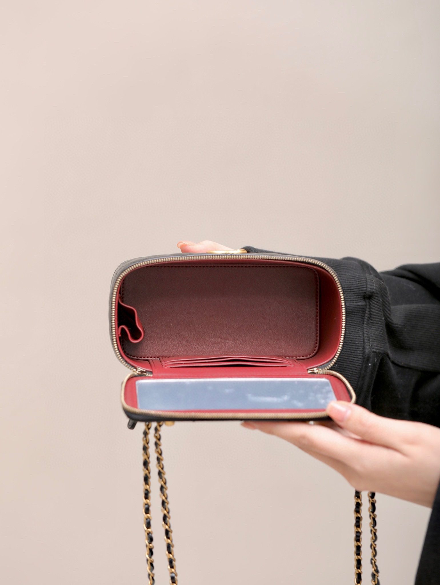 Chanel 24C Vanity With Chain view 3