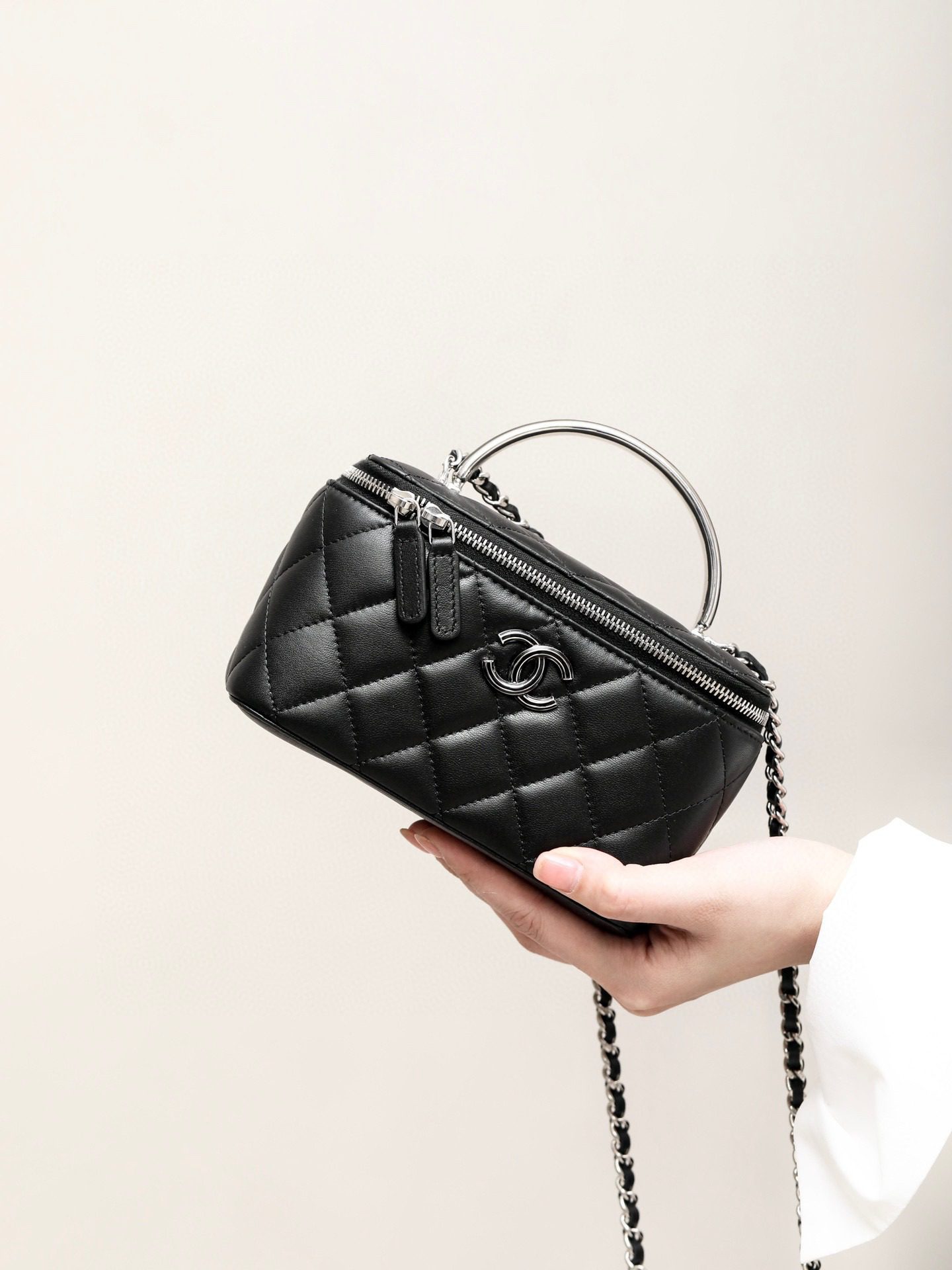 Chanel 24C Vanity With Chain view 1