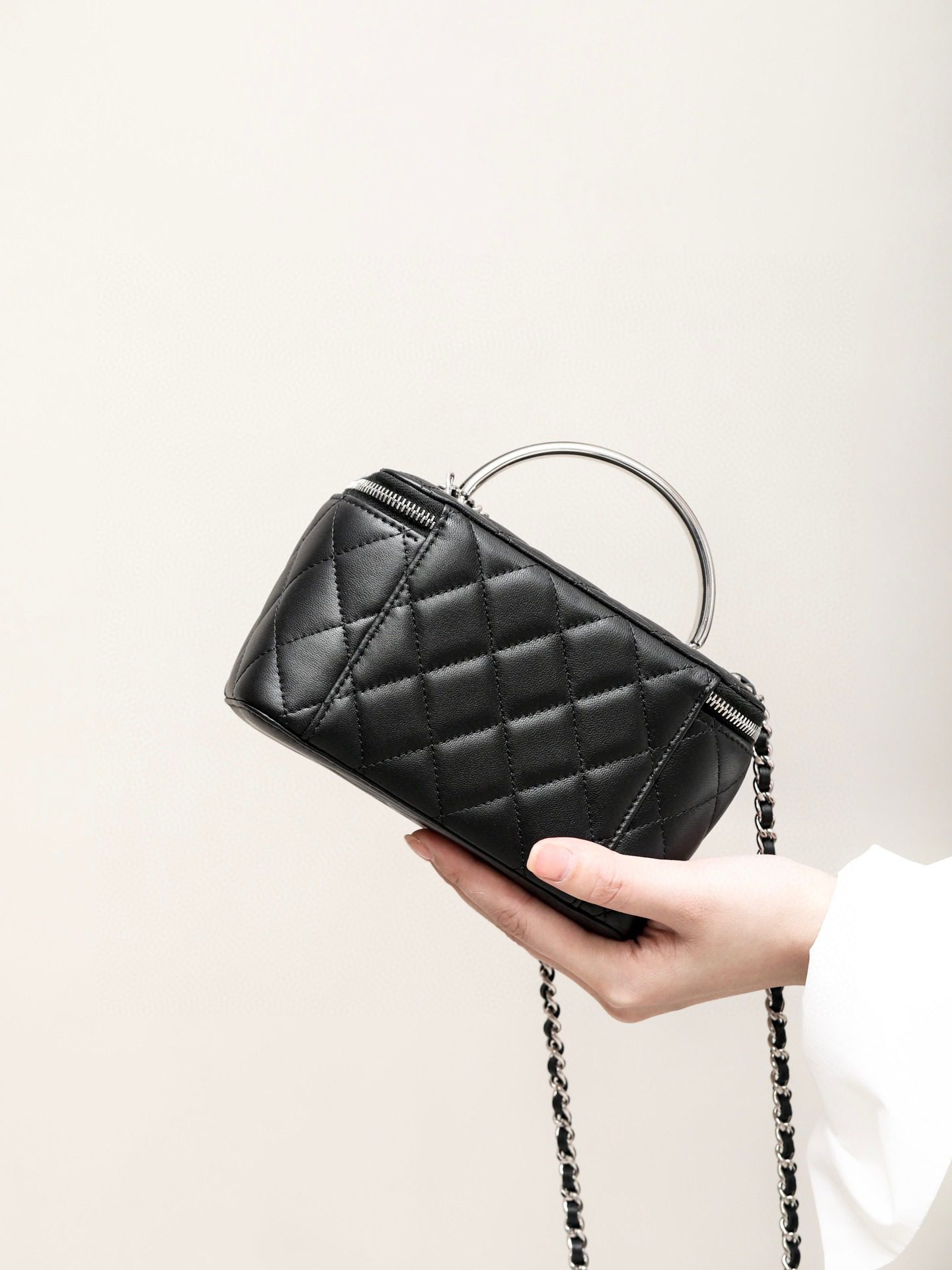 Chanel 24C Vanity With Chain view 2