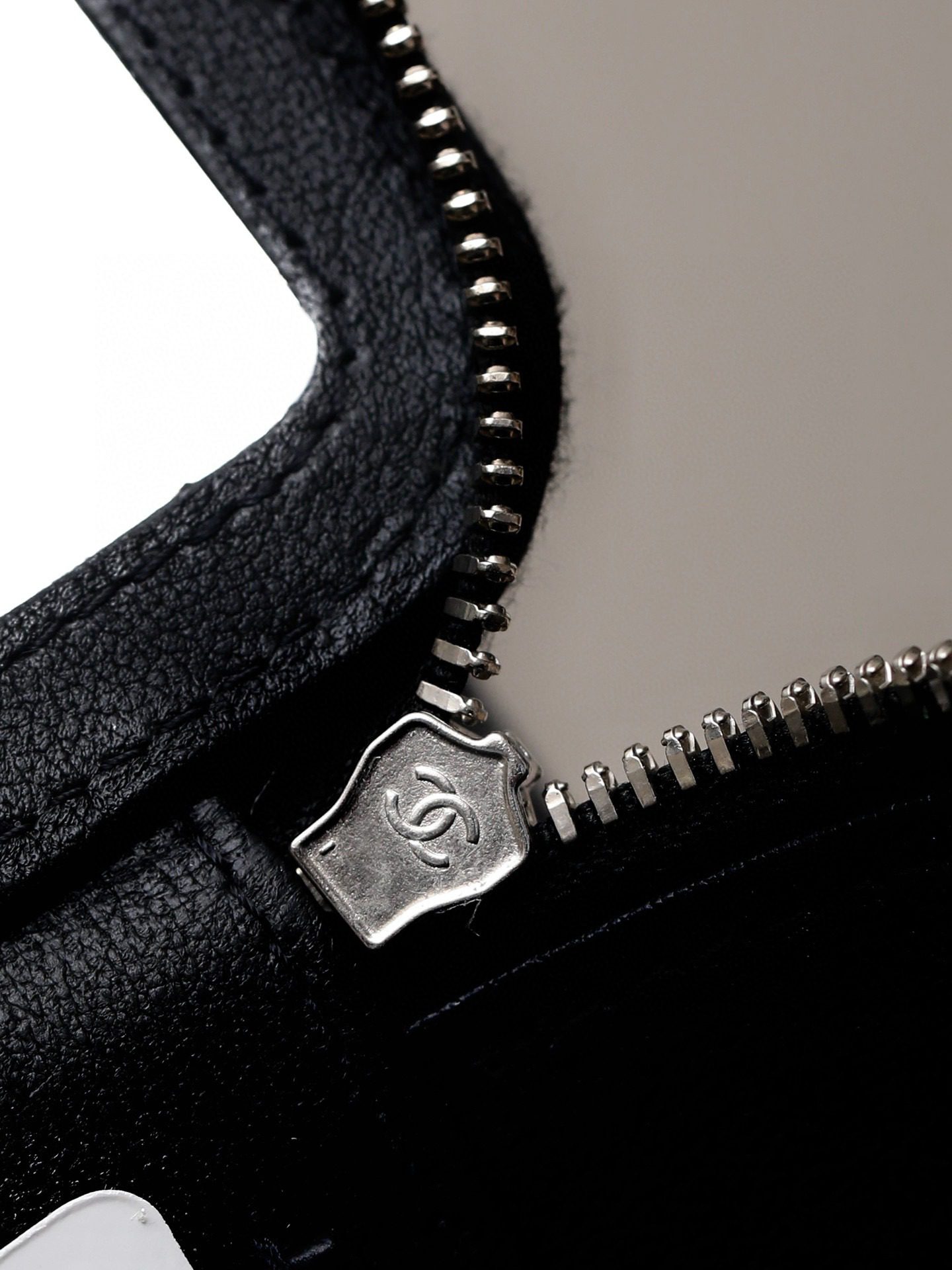 Chanel 24C Vanity With Chain view 5