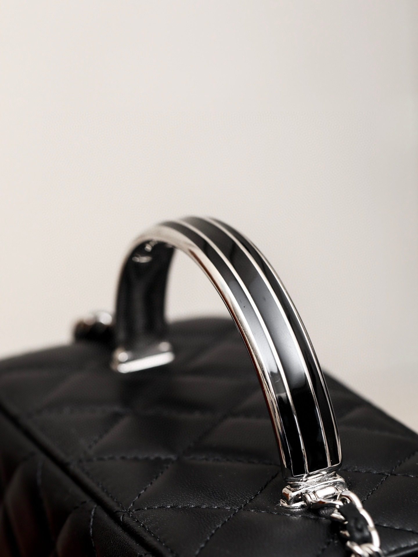 Chanel 24C Vanity With Chain view 7