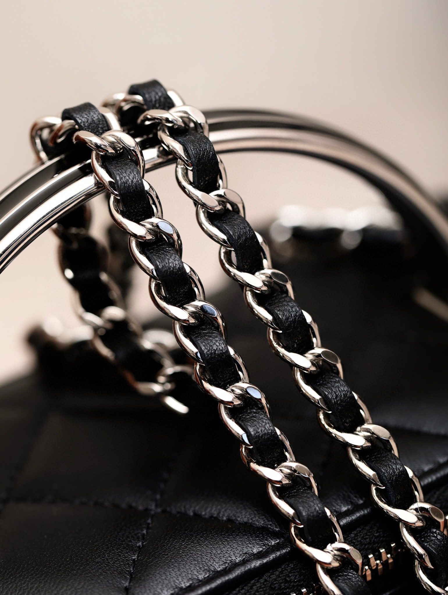 Chanel 24C Vanity With Chain view 9