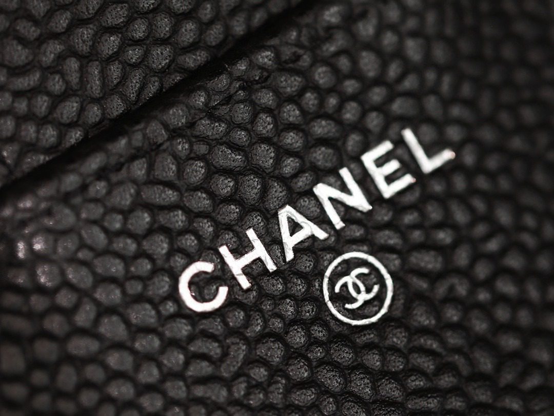 Chanel Caviar Wallet view 9