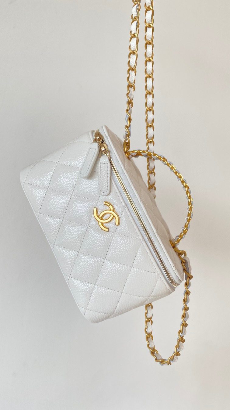 Chanel 22P Handle Bag view 1