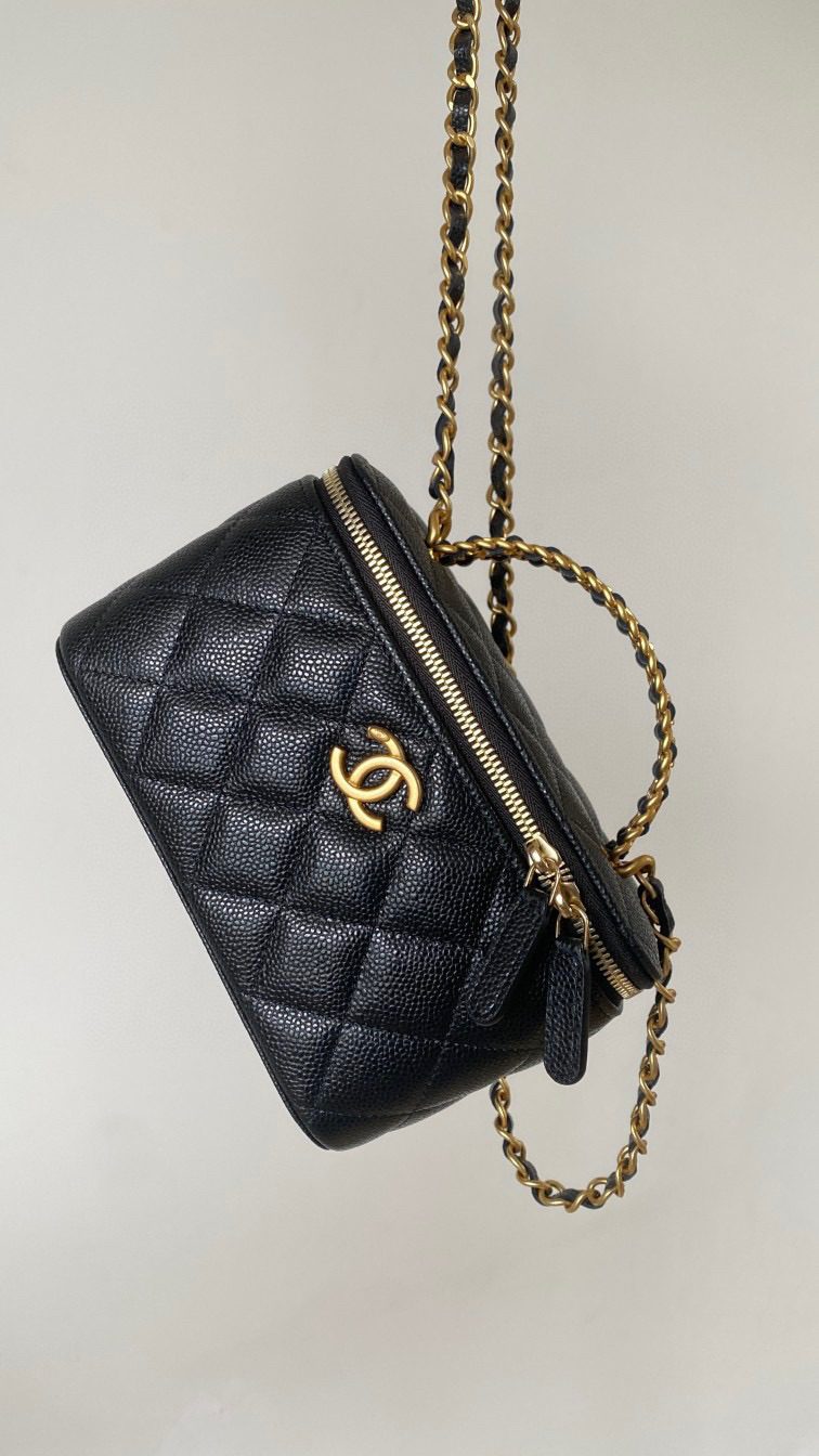 Chanel 22P Handle Bag view 3