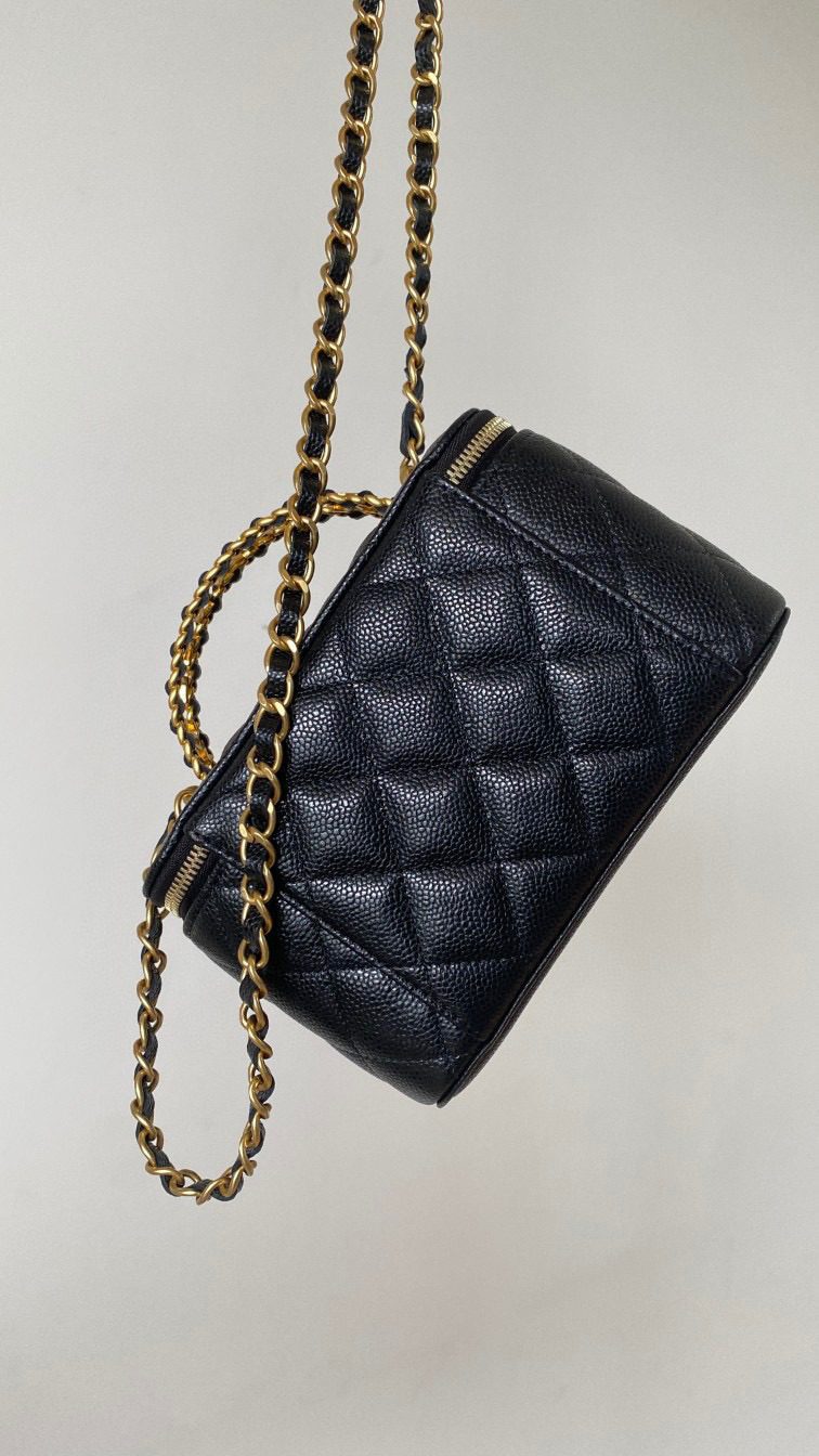 Chanel 22P Handle Bag view 4