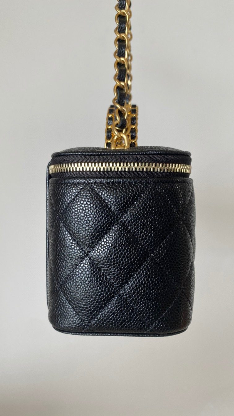Chanel 22P Handle Bag view 5