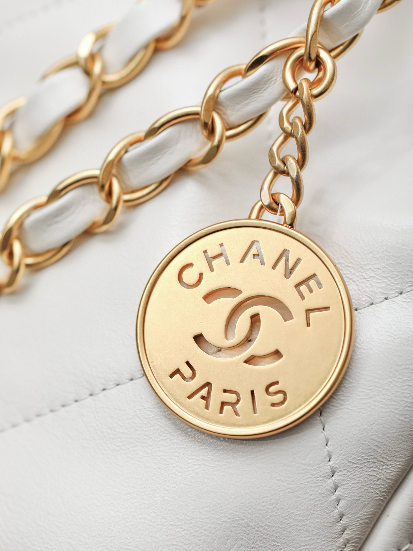 Chanel 22 Bag view 4