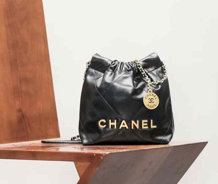 Chanel 22 Mini Bag view 1