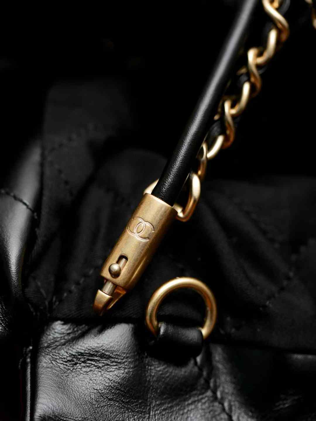 Chanel 22 Mini Bag view 15