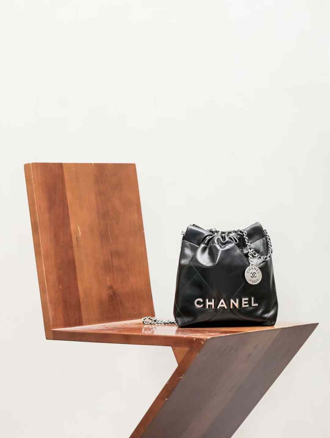 Chanel 22 Mini Bag view 18
