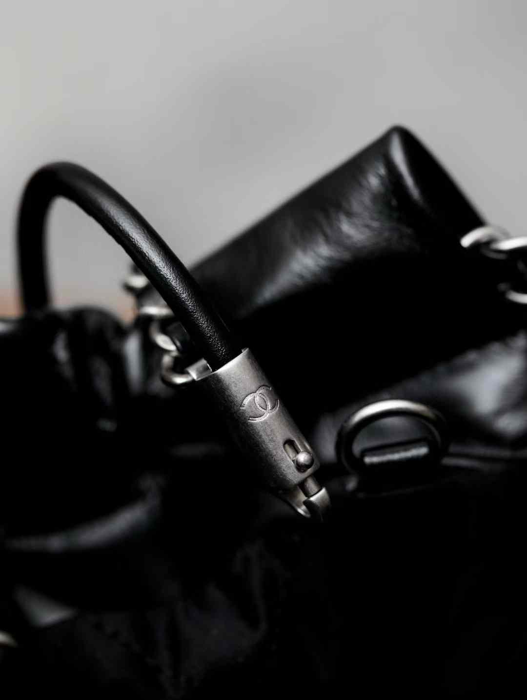 Chanel 22 Mini Bag view 20